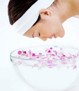 How to Make a Natural Face Mask with Rose Water(1)